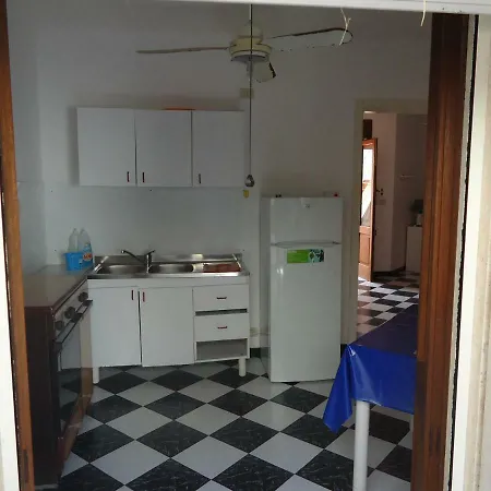 Leuca Fronte Mare Apartment *